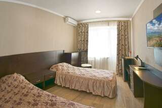 Гостиница Приморье Евпатория 2-местный номер улучшенный-1
